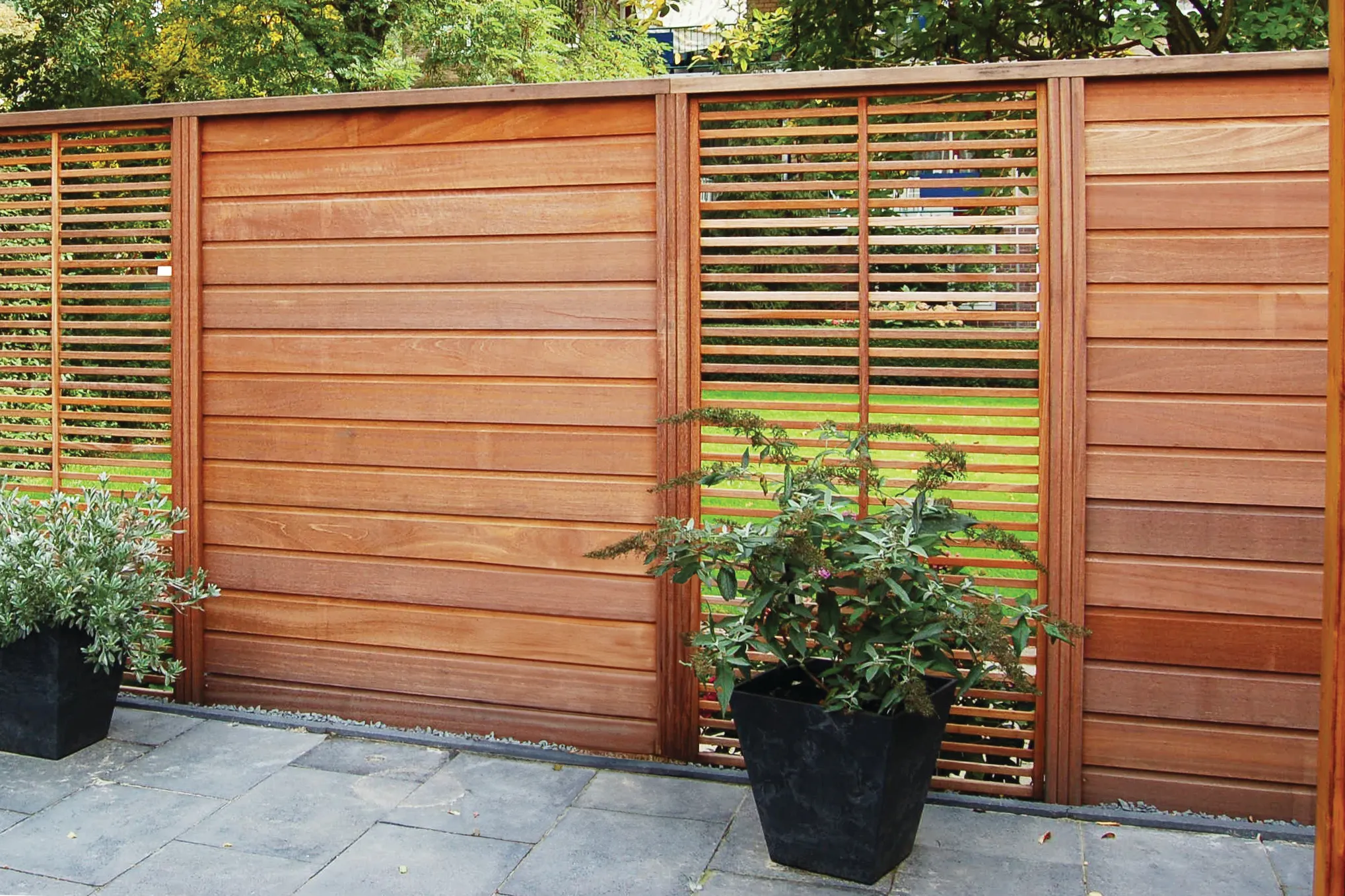 Jaloezieën voor terrasafscheiding.